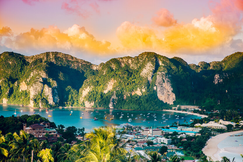Read more about the article 11 Reasons to Visit Thailand
